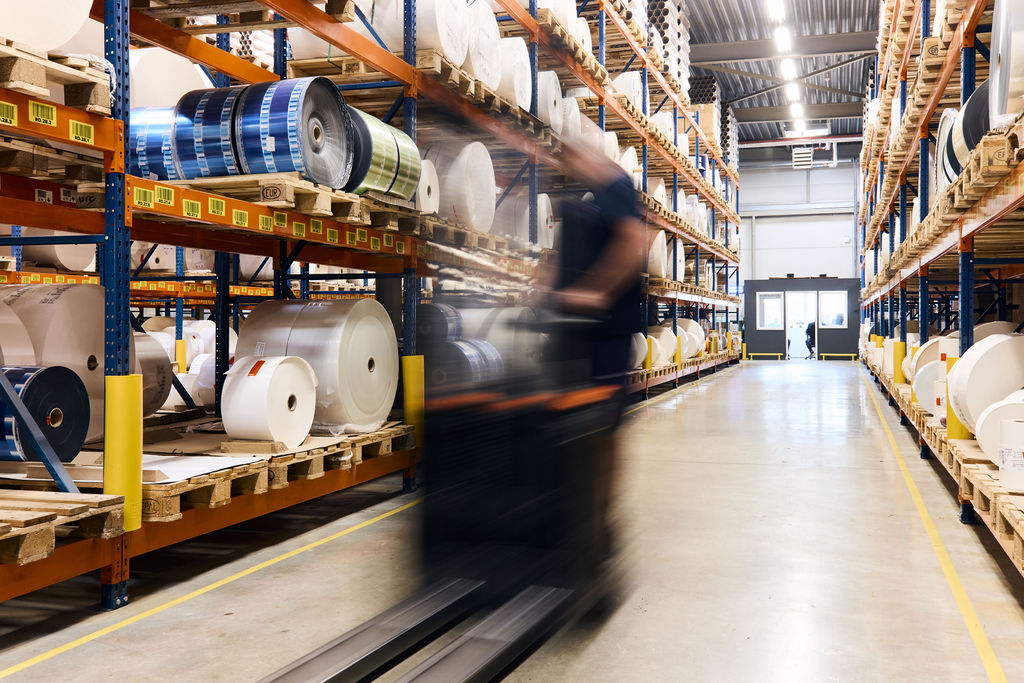 Reynders warehouse with efficient material handling and storage systems